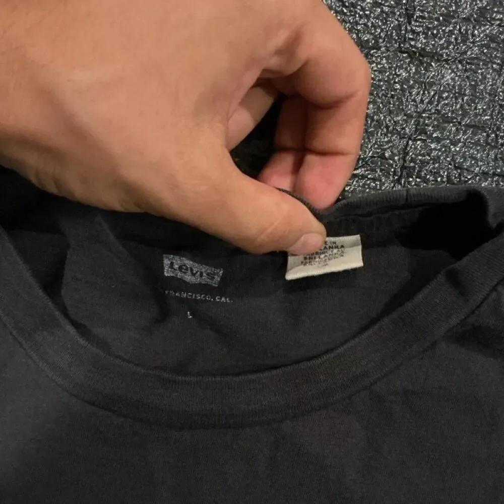Levi-s Men's Black and Grey T-shirt
